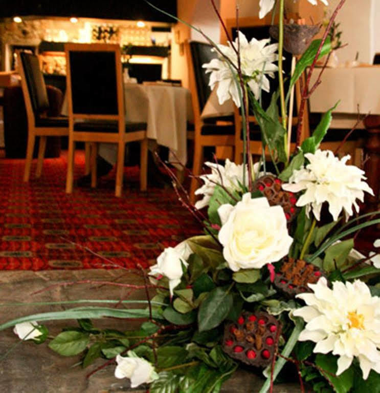 The Castle Inn Usk Esterno foto